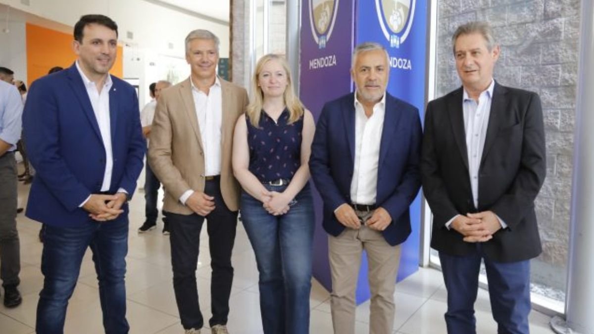 Tadeo García Zalazar, Alejandro Molero, Hebe Casado, Alfredo Cornejo y Omar Félix.