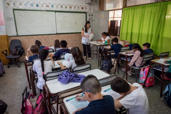 Se incrementó el ítem jerárquico de preceptores, secretarios y equipos directivos.